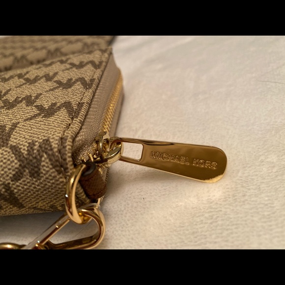 Brand new Authentic Michael Kors wallet - Picture 3 of 8
